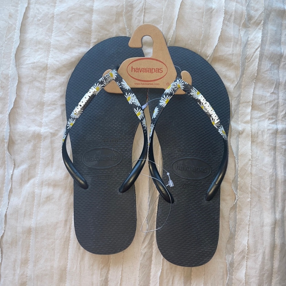 NWT! Havaianas flip flops